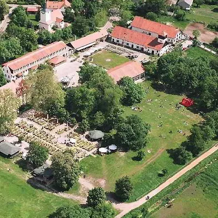 Schloss Diedersdorf Hotel 3*